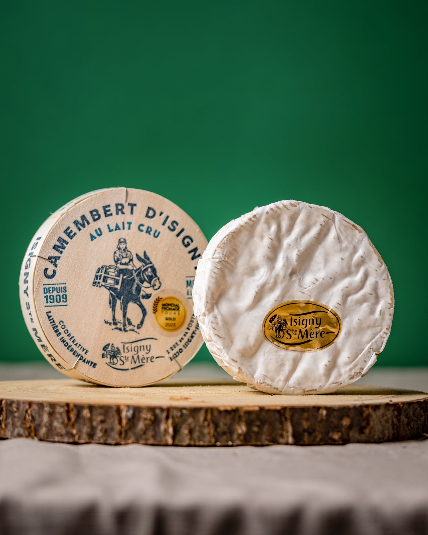 Camembert d'Isigny A.O.C (whole)