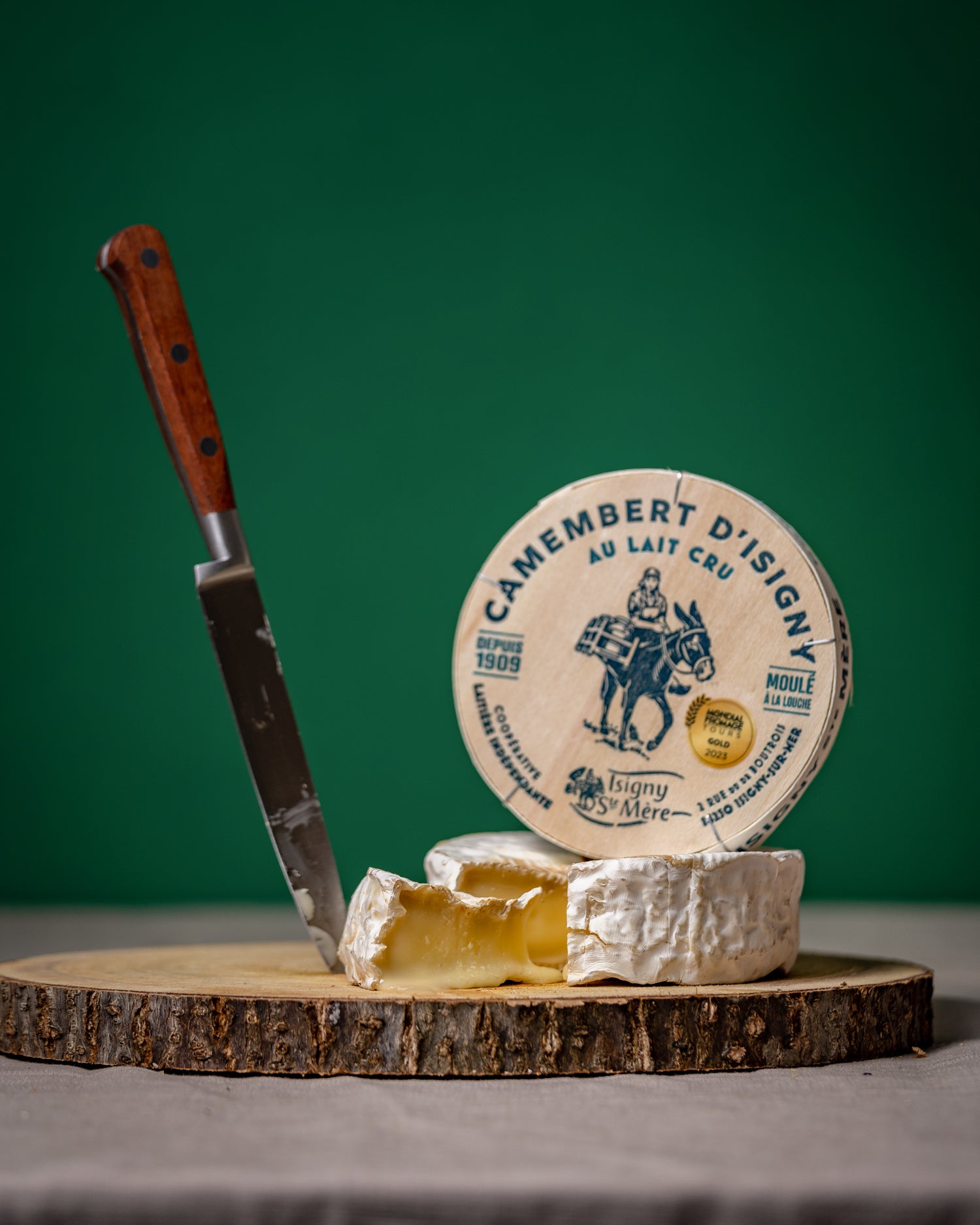 Camembert d'Isigny A.O.C (whole)